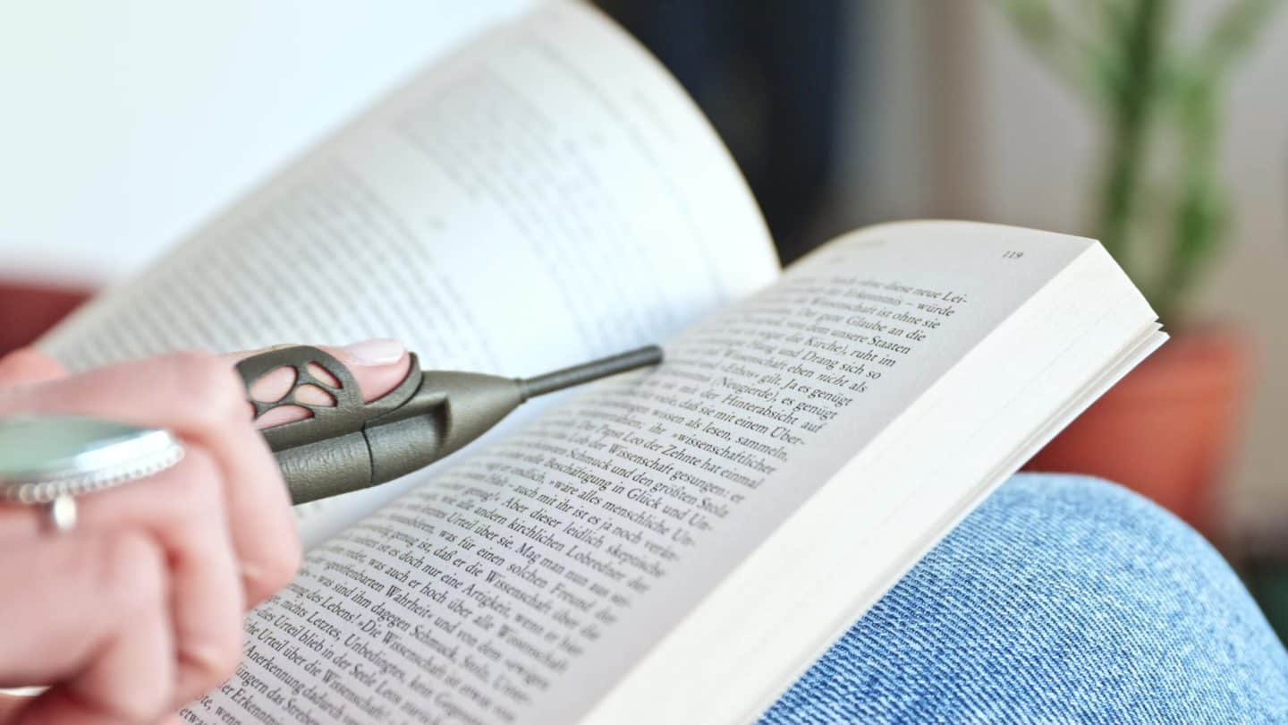 Increase Your Reading Speed With Bookhoover, an Innovative Reading Buddy Created With 3D Printing