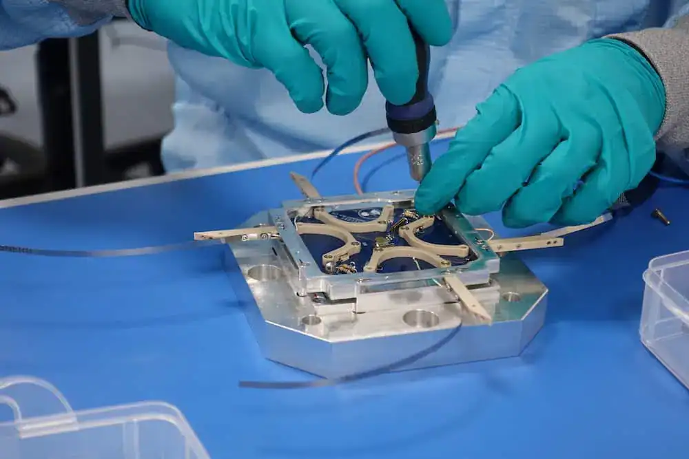 Assembling the different antenna parts 