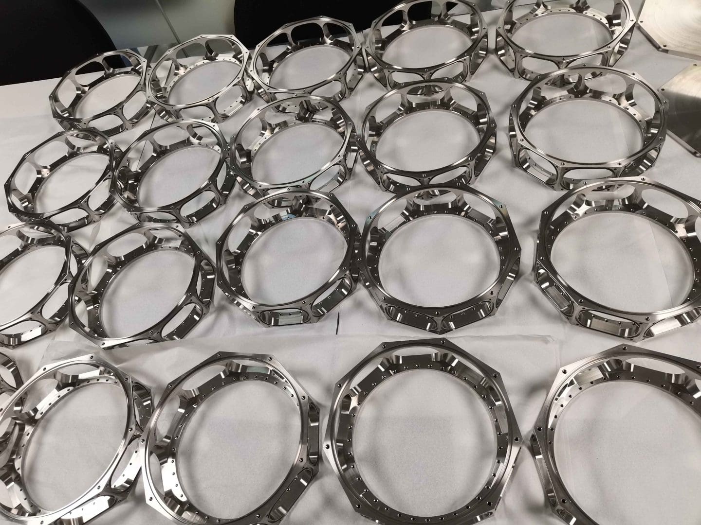 Parts made by Xometry for Qinu